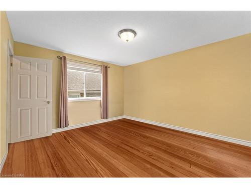 4476 Connell Avenue, Niagara Falls, ON - Indoor Photo Showing Other Room