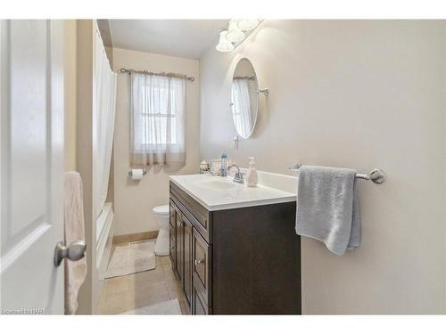 193 Queen Street, Port Colborne, ON - Indoor Photo Showing Bathroom