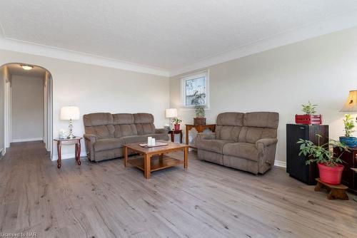 193 Queen Street, Port Colborne, ON - Indoor Photo Showing Living Room