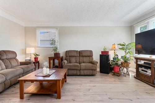 193 Queen Street, Port Colborne, ON - Indoor Photo Showing Living Room