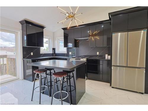 8414 Atack Court, Niagara Falls, ON - Indoor Photo Showing Kitchen With Double Sink