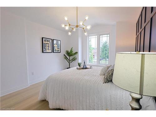 8414 Atack Court, Niagara Falls, ON - Indoor Photo Showing Bedroom