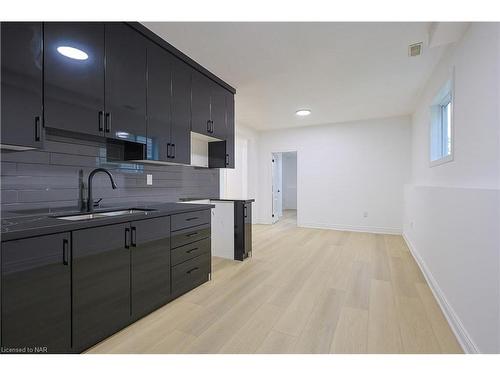 8414 Atack Court, Niagara Falls, ON - Indoor Photo Showing Bathroom