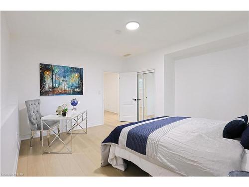 8414 Atack Court, Niagara Falls, ON - Indoor Photo Showing Bedroom