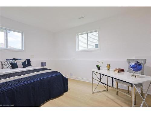 8414 Atack Court, Niagara Falls, ON - Indoor Photo Showing Bedroom