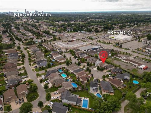 8414 Atack Court, Niagara Falls, ON - Outdoor With View