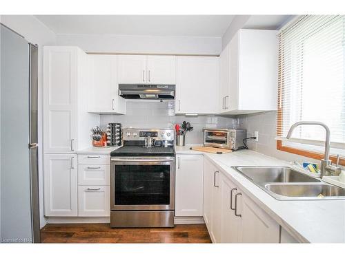 6-63 Empire Street, Welland, ON - Indoor Photo Showing Kitchen With Double Sink