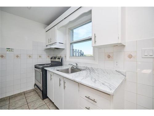 3-254 Bertie Street, Fort Erie, ON - Indoor Photo Showing Kitchen