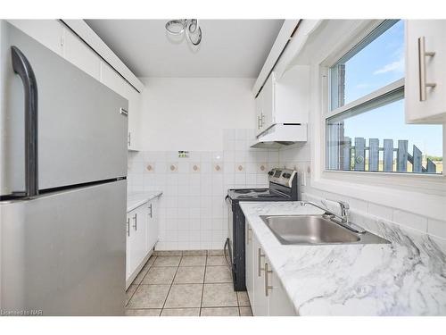 3-254 Bertie Street, Fort Erie, ON - Indoor Photo Showing Kitchen