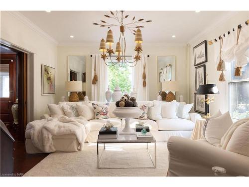 1354 York Road, St. Davids, ON - Indoor Photo Showing Living Room