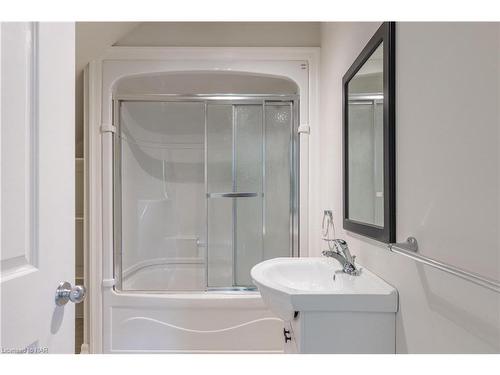 150 Welland Avenue, St. Catharines, ON - Indoor Photo Showing Bathroom