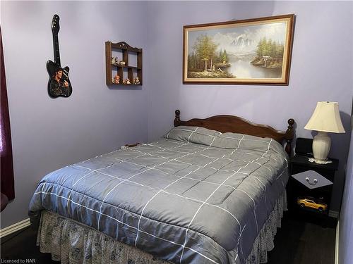 254 Emerick Avenue, Fort Erie, ON - Indoor Photo Showing Bedroom