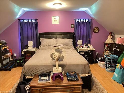 254 Emerick Avenue, Fort Erie, ON - Indoor Photo Showing Bedroom