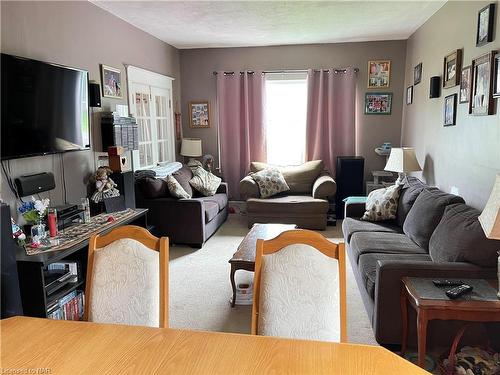 254 Emerick Avenue, Fort Erie, ON - Indoor Photo Showing Living Room