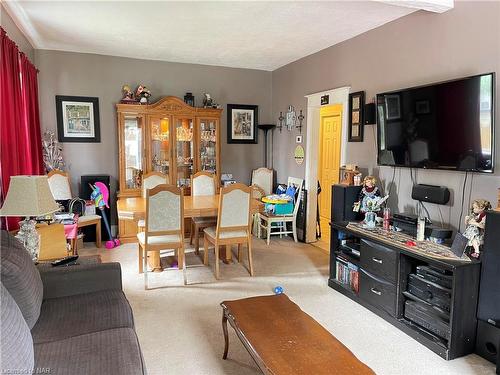 254 Emerick Avenue, Fort Erie, ON - Indoor Photo Showing Living Room