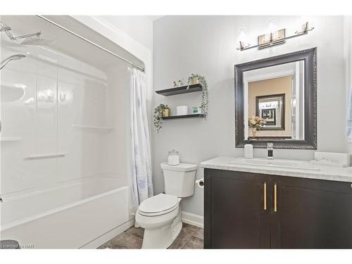 30 Campbell Street, Thorold, ON - Indoor Photo Showing Bathroom