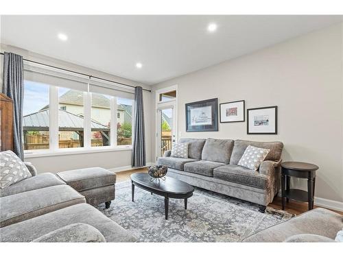 30 Campbell Street, Thorold, ON - Indoor Photo Showing Living Room