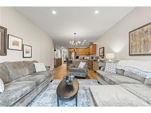 30 Campbell Street, Thorold, ON - Indoor Photo Showing Living Room