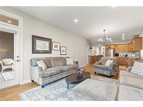 30 Campbell Street, Thorold, ON - Indoor Photo Showing Living Room