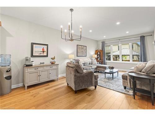 30 Campbell Street, Thorold, ON - Indoor Photo Showing Living Room