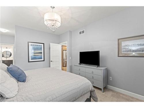 30 Campbell Street, Thorold, ON - Indoor Photo Showing Bedroom