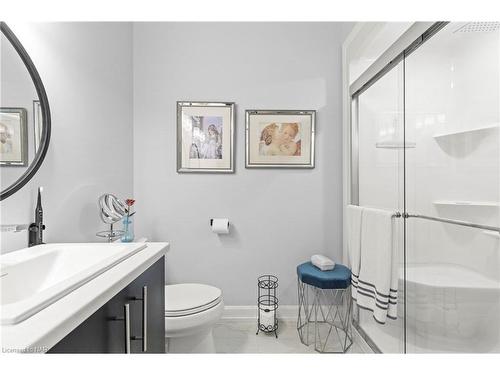 30 Campbell Street, Thorold, ON - Indoor Photo Showing Bathroom