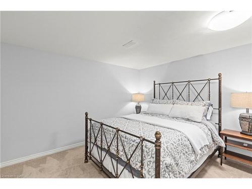 30 Campbell Street, Thorold, ON - Indoor Photo Showing Bedroom