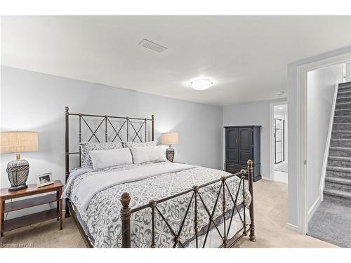 30 Campbell Street, Thorold, ON - Indoor Photo Showing Bedroom