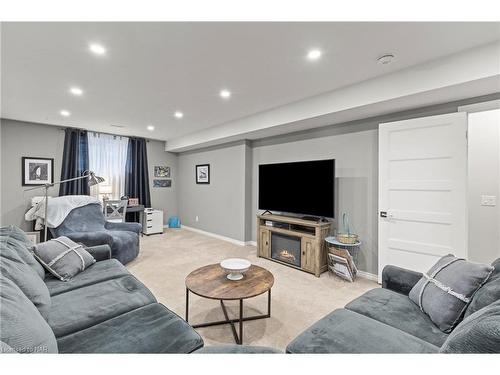 30 Campbell Street, Thorold, ON - Indoor Photo Showing Living Room