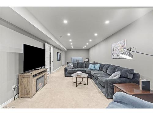 30 Campbell Street, Thorold, ON - Indoor Photo Showing Living Room