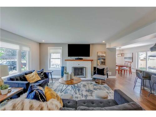 6611 Culp Street, Niagara Falls, ON - Indoor Photo Showing Living Room With Fireplace