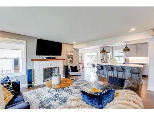 6611 Culp Street, Niagara Falls, ON - Indoor Photo Showing Living Room With Fireplace