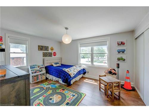 6611 Culp Street, Niagara Falls, ON - Indoor Photo Showing Bedroom