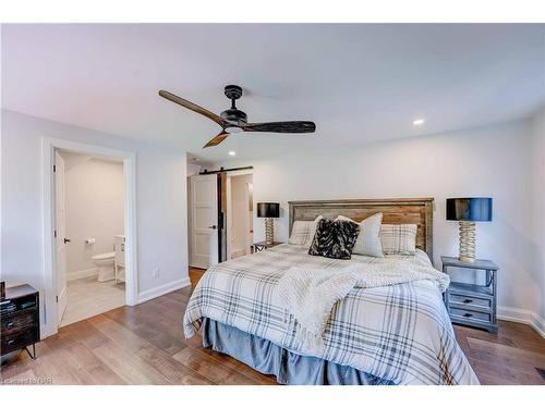 6611 Culp Street, Niagara Falls, ON - Indoor Photo Showing Bedroom