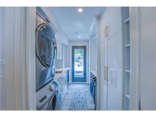 6611 Culp Street, Niagara Falls, ON - Indoor Photo Showing Laundry Room