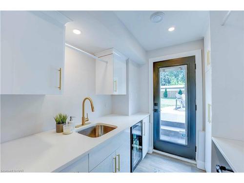 6611 Culp Street, Niagara Falls, ON - Indoor Photo Showing Kitchen