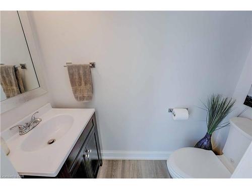 6611 Culp Street, Niagara Falls, ON - Indoor Photo Showing Bathroom