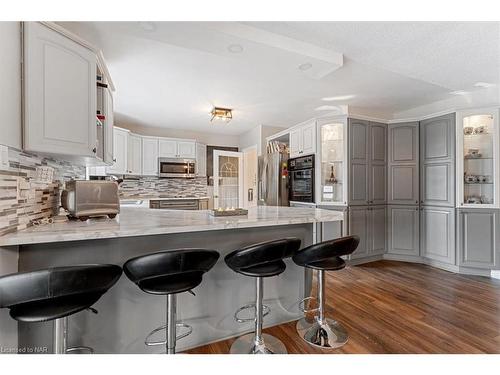 415 Lyons Creek Road, Welland, ON - Indoor Photo Showing Kitchen With Upgraded Kitchen