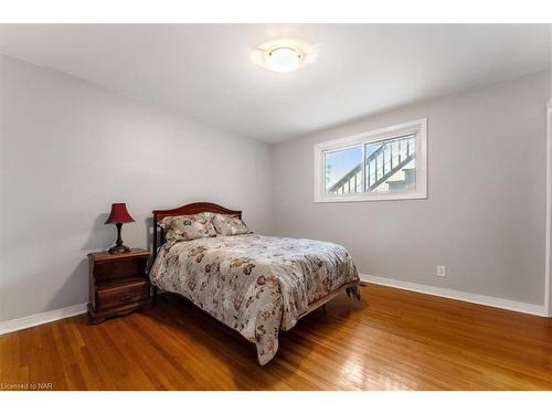 415 Lyons Creek Road, Welland, ON - Indoor Photo Showing Bedroom