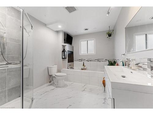 415 Lyons Creek Road, Welland, ON - Indoor Photo Showing Bathroom