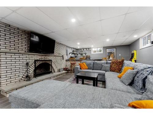 415 Lyons Creek Road, Welland, ON - Indoor With Fireplace