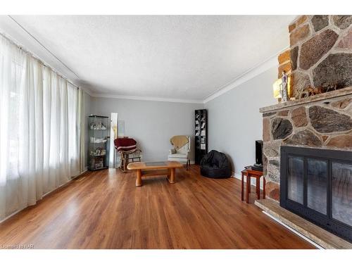 415 Lyons Creek Road, Welland, ON - Indoor With Fireplace