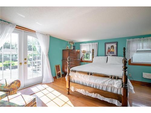 70 Bernard Av Avenue, Fort Erie, ON - Indoor Photo Showing Bedroom