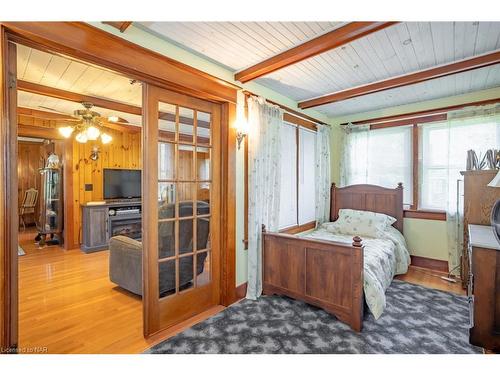 70 Bernard Av Avenue, Fort Erie, ON - Indoor Photo Showing Bedroom