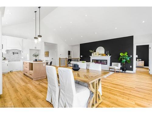 7490 Sherrilee Crescent, Niagara Falls, ON - Indoor Photo Showing Dining Room