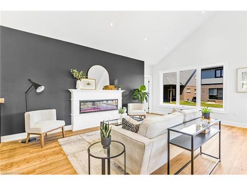 7490 Sherrilee Crescent, Niagara Falls, ON - Indoor Photo Showing Living Room With Fireplace