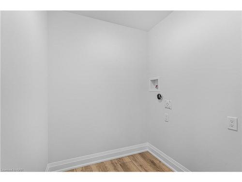 7490 Sherrilee Crescent, Niagara Falls, ON - Indoor Photo Showing Other Room