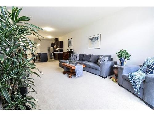 16 Ellis Avenue, St. Catharines, ON - Indoor Photo Showing Living Room