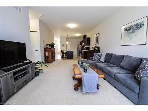 16 Ellis Avenue, St. Catharines, ON - Indoor Photo Showing Living Room