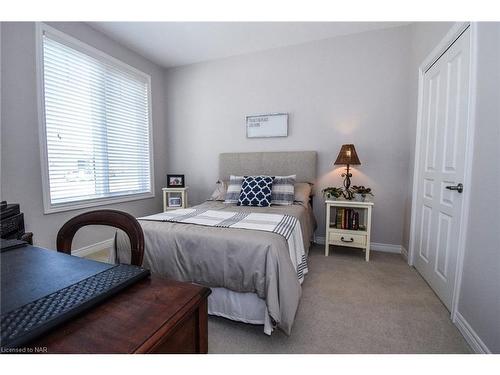 16 Ellis Avenue, St. Catharines, ON - Indoor Photo Showing Bedroom